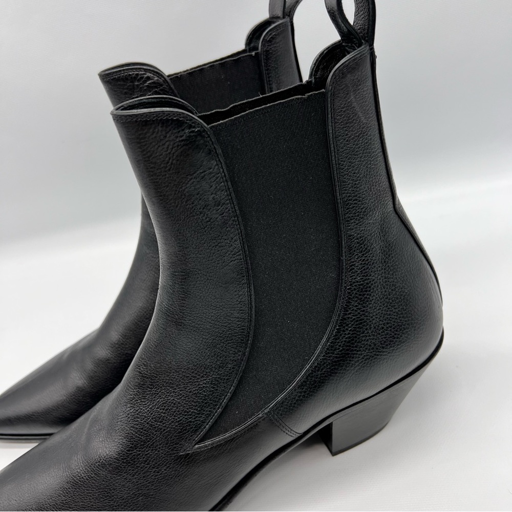 Saint Laurent
Banana Leather Boots - Picture 4 of 9